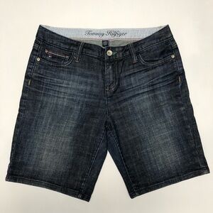 Tommy Hilfiger mid rise short size 4